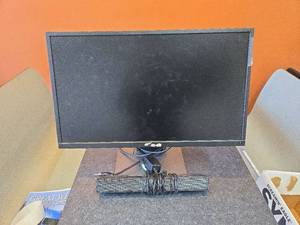 lot 9250 image: Dell LCD Computer Monitor with Sound Bar