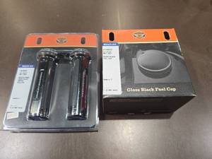 lot 9326 image: Harley-Davidson Black Heated Grips and Fuel Cap Set
