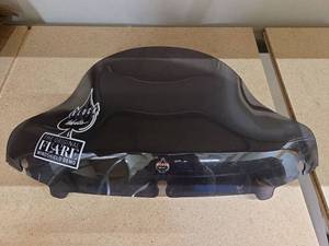 lot 11216 image: Klock Werks 2310-0477 Flare Windshield 8.5 inch (Fits 2014-Later)