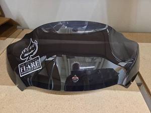 lot 11217 image: Klock Werks 2310 0581 Flare Windshield Demo Unit (Fits 2015-Later)