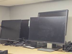 lot 11241 image: Dell Professional LCD Monitors - Set of 4