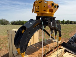 lot 4014 image: Unused TOFT Hydraulic Rotating Grapple (TOFT04G)