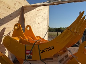 lot 4028 image: Unused TOFT Excavator Rake for CAT320 20-30 Ton (TOFT08R)