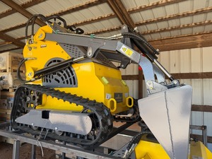 lot 4356 image: Unused Landhonor Mini Skid Steer Loader (LHR-T460K1)