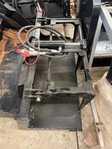 lot 4425 image: Mini Skid Steer Hydraulic Plate MoverGrapple Bucket