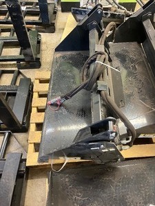 lot 4426 image: Mini Skid Steer 4 in 1 Bucket