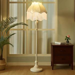 lot 2504 image: $63 VIHOSE Victorian Scallop Lamp Shade - 7.5in x 15in, Cream