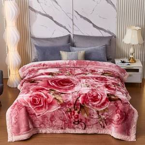 lot 2572 image: $119 Pink 9 lb Heavy Fleece Blanket Queen 77x90, 2-Ply