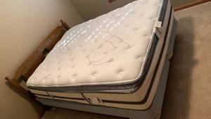 Queen bed with headboard and Beatyrest pillow top mattress