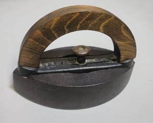 lot 12 image: Antique Cast Iron Pressing Iron with Wooden Handle