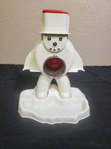 lot 13 image: Vintage Hasbro Snowman Sno-Cone Machine