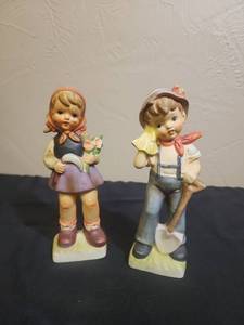 lot 51 image: Hummel-Style Country Children Figurines Set