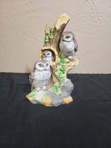 lot 53 image: Three Owls on Tree Branch Figurine - very good condition