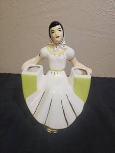 lot 54 image: 1950s Southern Belle Porcelain Vase  Planter