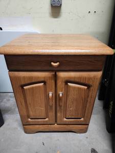 Wood Night stand (matches the one in lot 302) - measures 23" W x 18" D x29" H - this one missing some hardware to hold the shelf up