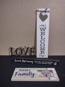 lot 342 image: Home Decor Signs - Love, Welcome, Family, and God themes