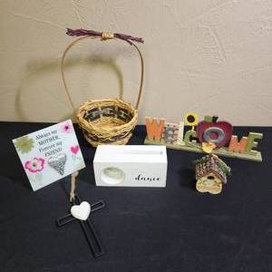 lot 331 image: Home Decor bundle - wood, wicker and metal (apple on the Welcome sign needs some glue, sits on its pegs fine just cant pick it up by the apple or it comes off)