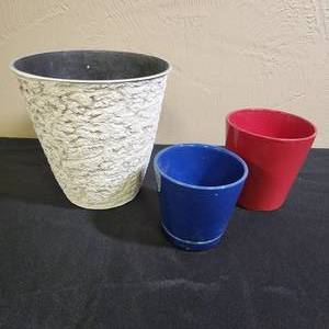 lot 510 image: 3 Planters, two Ceramic Glazed (Red and Blue) and one White textured plasticresin