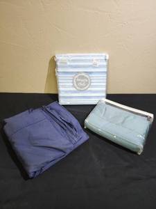 lot 358 image: Queen Size Top Sheets - the smoky blue and striped are in new condition. Navy is good used condition