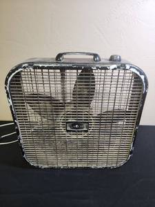 lot 386 image: Lasko 20 3 Speed Metal Box Fan - blows good no extra noises, but has white paint on it and a lot of dirt.  Needs a good cleaning or would make a good garage fan.