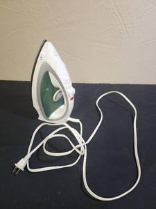 lot 402 image: Silhouette Steam Iron 1200W with Auto Shut-off