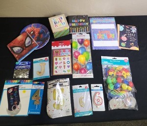 lot 425 image: Youth Birthday Party Supplies