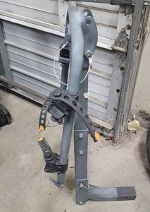 lot 493 image: Ikuram 2-Bike Hitch Mount Rack