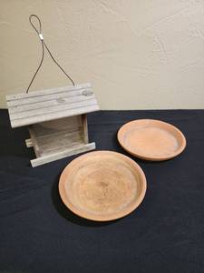 lot 511 image: Garden Bird Feeder with two 10 Terra Cotta Plant Saucers