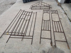 lot 513 image: Decorative Iron Garden Trellis Arch and Gate (decorative gate - does not swing open) - trellis arch is approx 58 Wide - light patina but overall sturdy condition