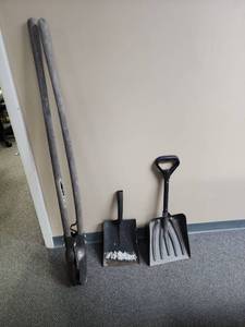 lot 521 image: Manual Post Hole Digger (one handle is a little bent), Square Metal Shovel Head, and a small plastic scoop shovel