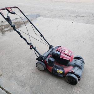 lot 522 image: Troy-Bilt TB280 ES Self-Propelled Lawn Mower - untested, needs some repairs