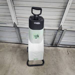 lot 523 image: Electric Chipper Shredder - untested - turn those pesky twigs into mulch