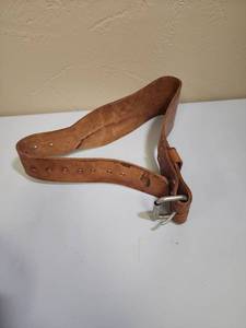 lot 500 image: Bollinger Leather Weight Lifting Belt - it is a small size - maybe a size Small or even a Youth Large