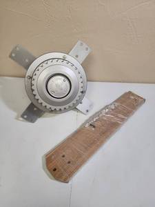 lot 599 image: Hunter Chronicle 54 Brushed Slate 4-Blade IndoorOutdoor Ceiling Fan (no light kit, but is light kit compatible) - blades are reversible for gray or brown