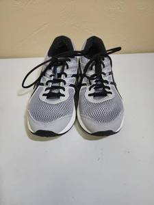 lot 624 image: ASICS Mens Size 11 Running Shoes Grey Black AmpliFoam - very good condition, one area on white sole is dirty - should come clean with a magic eraser scrub