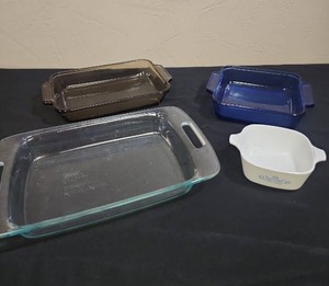lot 652 image: Glass Bakeware Set with Corning Ware Casserole Dish