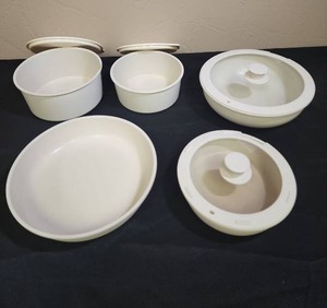 lot 653 image: White Cast Aluminum Pan Set with rubber edged lids