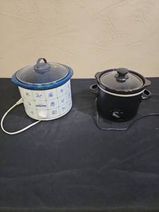 lot 661 image: Two Small Crock-Pot Slow Cookers - good condition