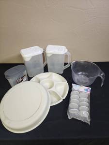 lot 670 image: Kitchen Plastic Storage, Veggie & Dip Serving Tray, Measuring Bowl