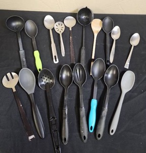 lot 691 image: Large lot of serving and cooking spoons - ladels, slotted, strainer and serving spoons