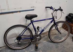 1990s Diamondback Topanga CR-MO Hi-Ten Steel 18" Frame Mountain Bike w/ Shimano Brakes. Tires are approx 25" Wide.  Overall very good condition, tires might need air, hole in the seat but has additional cushion