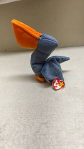 lot 407 image: Ty Beanie Baby Scoop the Pelican