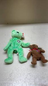 lot 408 image: TY Beanie Babies Soccer Bear and British Teddy Set