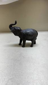 lot 411 image: Elephant Figurine