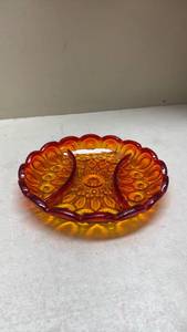 lot 423 image: Amber Glass Floral Pattern Serving Dish. Possible Uranium content.