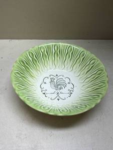lot 433 image: Lettuce Leaf Bowl with Rooster Design