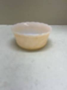 lot 434 image: Fire King Anchor Hocking Swirl Pattern Custard Cup