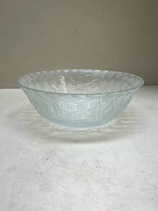 lot 442 image: Frosted Glass Serving Bowls with Geometric Pattern