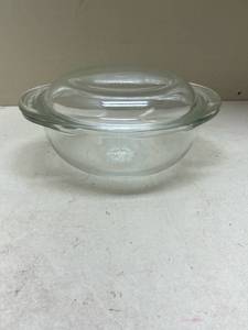 lot 443 image: Pyrex Clear Glass Mixing Bowl