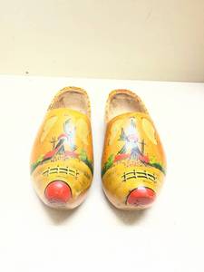 lot 452 image: Medium Dutch Wooden Clogs with Windmill Design